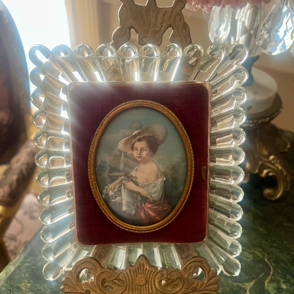 Vintage Cameo Creation Portrait Lady Glass Frame